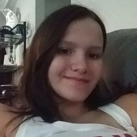 Meet your Posher, Haley - Picture 2 of 3